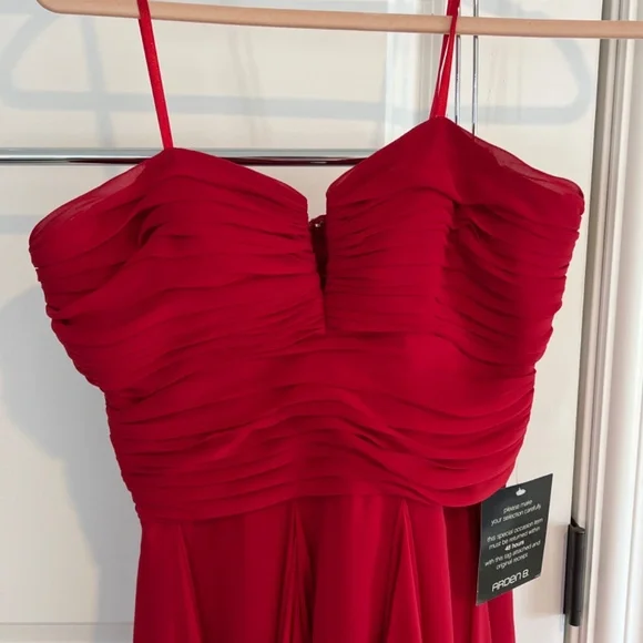 Gorgeous Arden B red flowing tiered dress, M. NWT - Picture 2 of 11